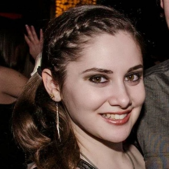 Meet your Posher, Nadia - Picture 1 of 1